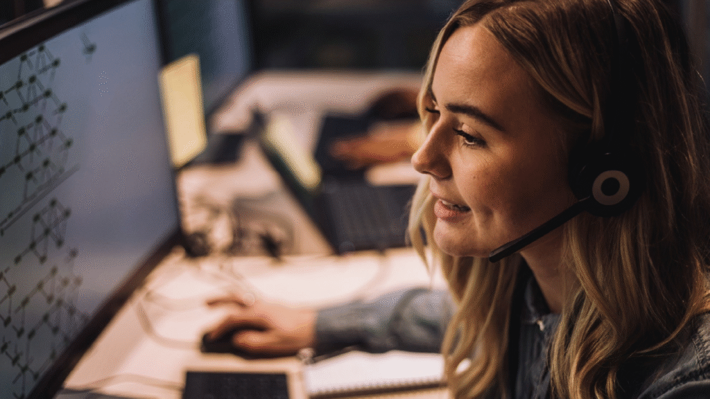 AI and Customer Service Reps Working Together